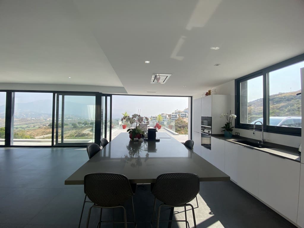 4 sypialnia Willa na sprzedaż w La Cala de Mijas z basenem garażem - 1 300 000 € (Ref: 8461602)