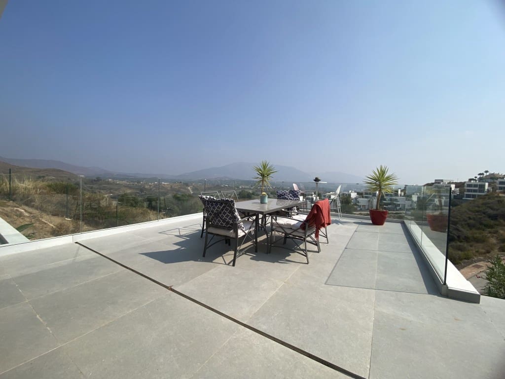 4 sypialnia Willa na sprzedaż w La Cala de Mijas z basenem garażem - 1 300 000 € (Ref: 8461602)