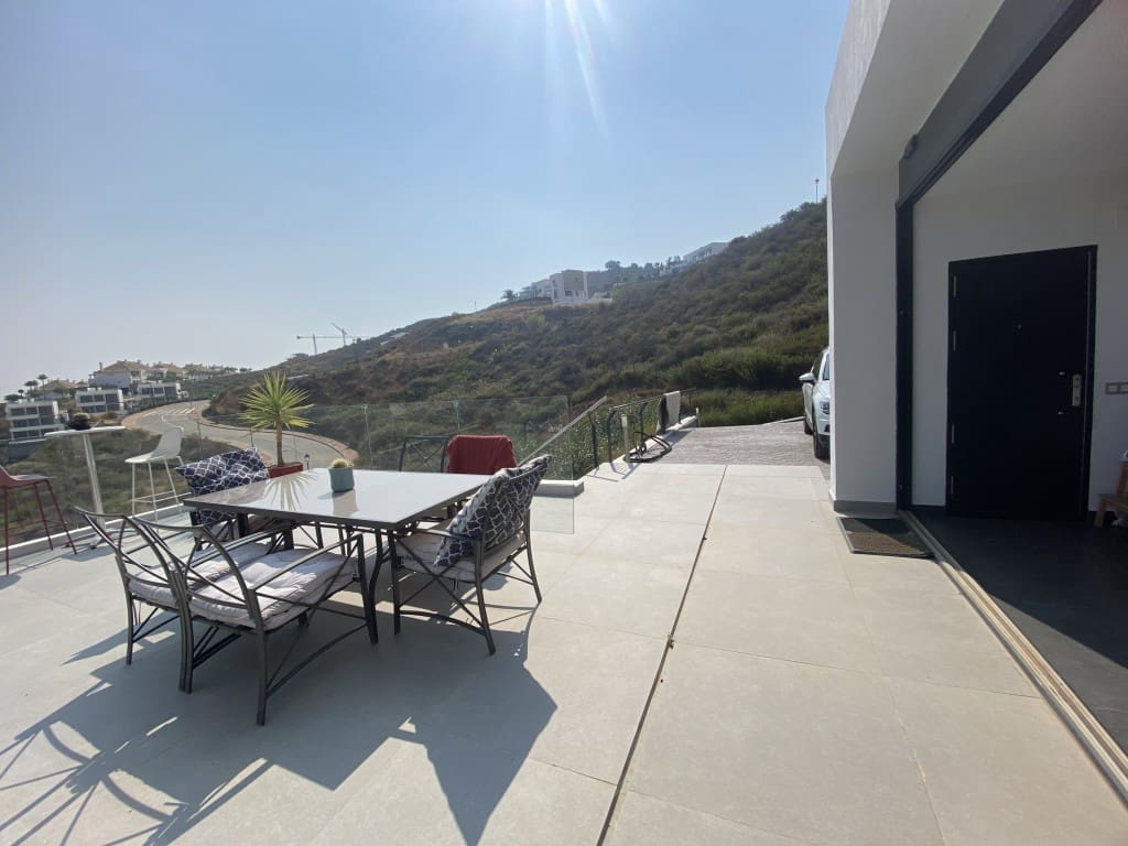 4 sypialnia Willa na sprzedaż w La Cala de Mijas z basenem garażem - 1 300 000 € (Ref: 8461602)