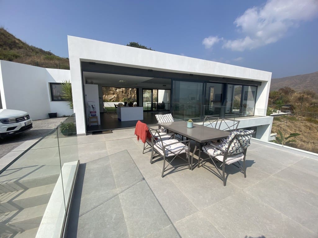 4 sypialnia Willa na sprzedaż w La Cala de Mijas z basenem garażem - 1 300 000 € (Ref: 8461602)