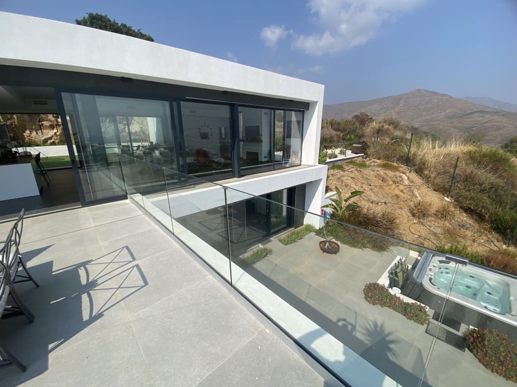 4 sypialnia Willa na sprzedaż w La Cala de Mijas z basenem garażem - 1 300 000 € (Ref: 8461602)