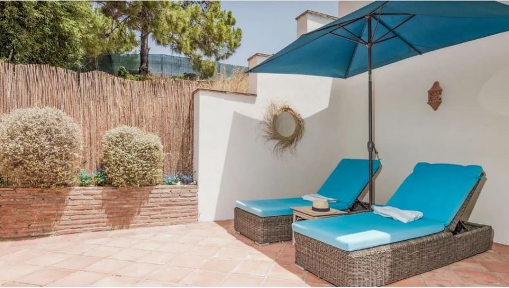 3 bedroom Villa for sale in Estepona with pool - € 1,295,000 (Ref: 8480708)