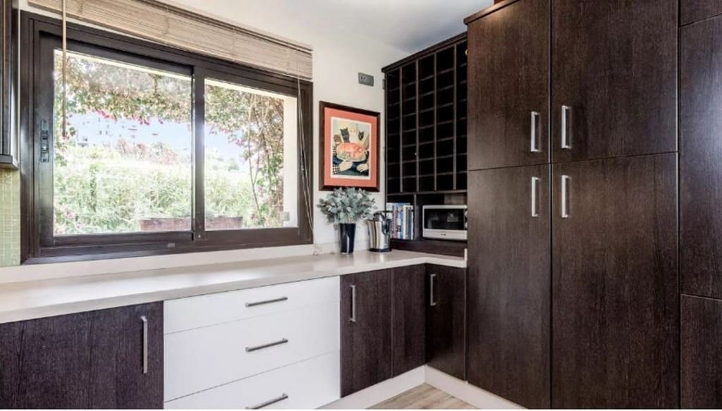 3 bedroom Villa for sale in Estepona with pool - € 1,295,000 (Ref: 8480708)