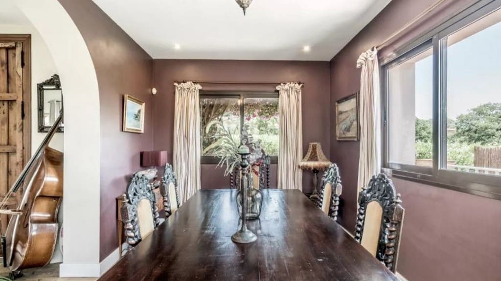 3 bedroom Villa for sale in Estepona with pool - € 1,295,000 (Ref: 8480708)