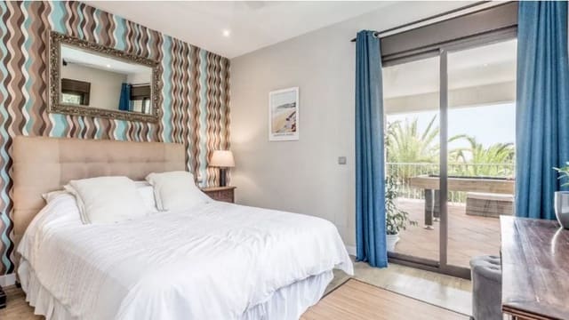 3 bedroom Villa for sale in Estepona with pool - € 1,295,000 (Ref: 8480708)