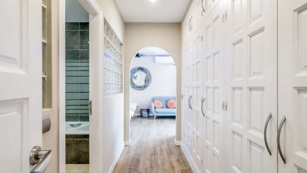 3 bedroom Villa for sale in Estepona with pool - € 1,295,000 (Ref: 8480708)