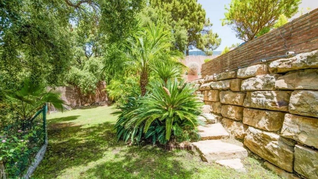 3 bedroom Villa for sale in Estepona with pool - € 1,295,000 (Ref: 8480708)