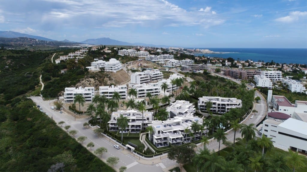 3 bedroom Penthouse for sale in Estepona with pool garage - € 575,000 (Ref: 8500027)