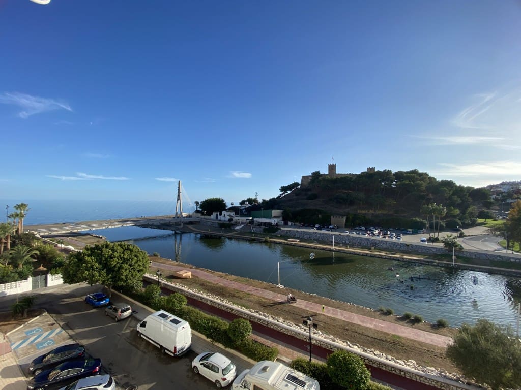 3 bedroom Apartment for sale in Fuengirola with pool - € 970,000 (Ref: 8588250)