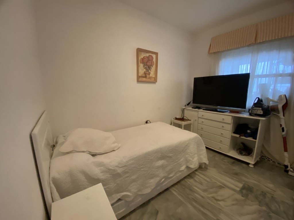 3 bedroom Apartment for sale in Fuengirola with pool - € 970,000 (Ref: 8588250)