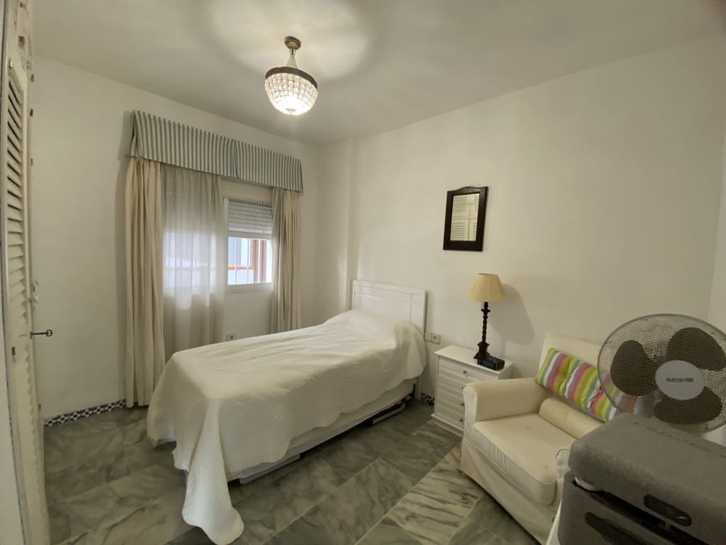 3 bedroom Apartment for sale in Fuengirola with pool - € 970,000 (Ref: 8588250)