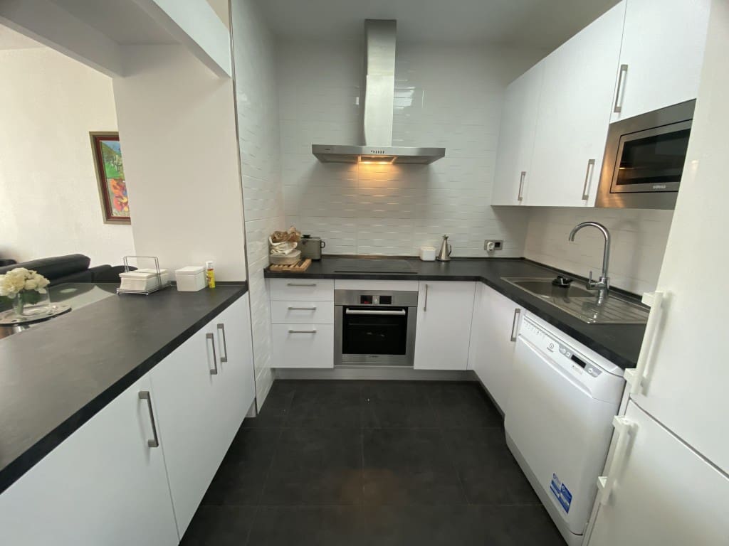 3 bedroom Apartment for sale in Fuengirola with pool - € 970,000 (Ref: 8588250)