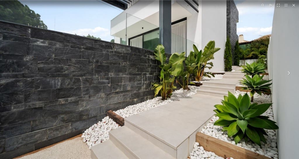 6 slaapkamer Villa te koop in Marbesa met zwembad garage - € 3.695.000 (Ref: 8775891)