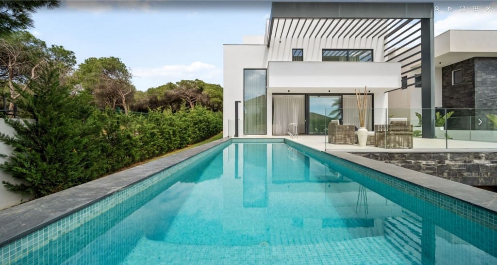 6 slaapkamer Villa te koop in Marbesa met zwembad garage - € 3.695.000 (Ref: 8775891)