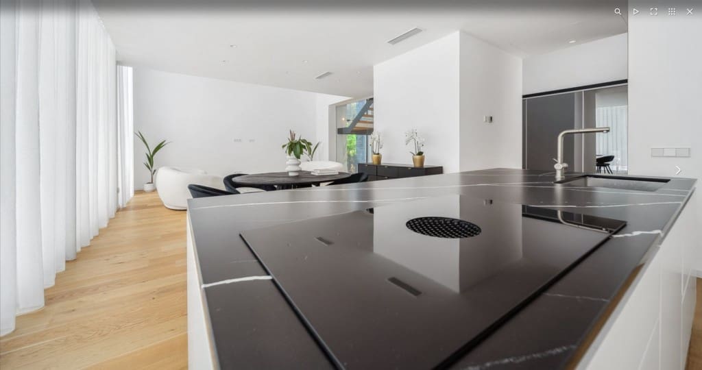 6 slaapkamer Villa te koop in Marbesa met zwembad garage - € 3.695.000 (Ref: 8775891)