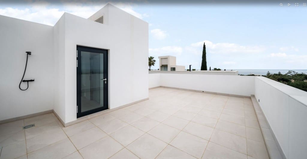 6 slaapkamer Villa te koop in Marbesa met zwembad garage - € 3.695.000 (Ref: 8775891)