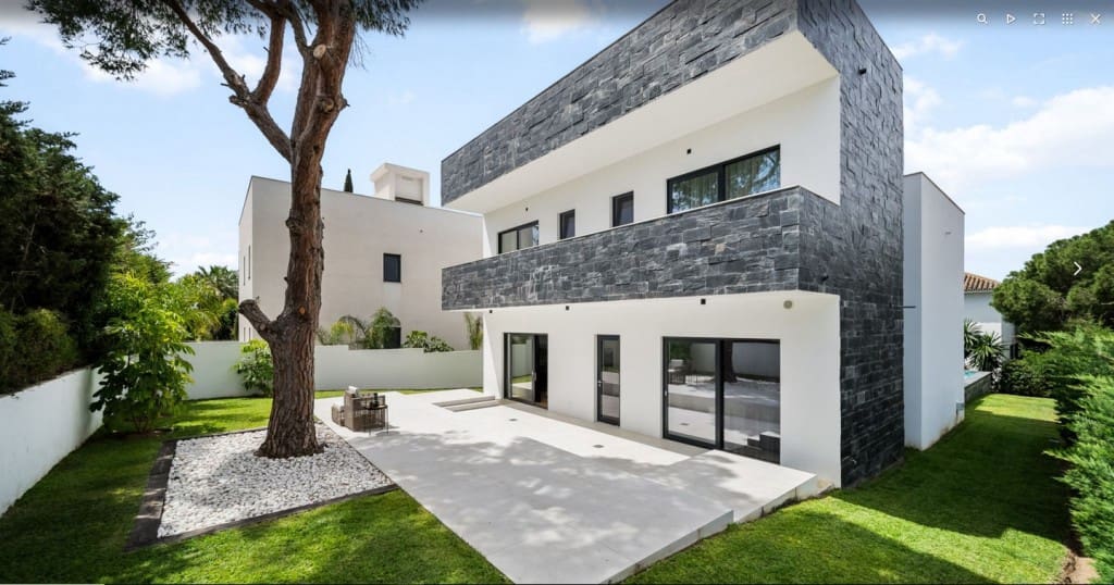 6 slaapkamer Villa te koop in Marbesa met zwembad garage - € 3.695.000 (Ref: 8775891)