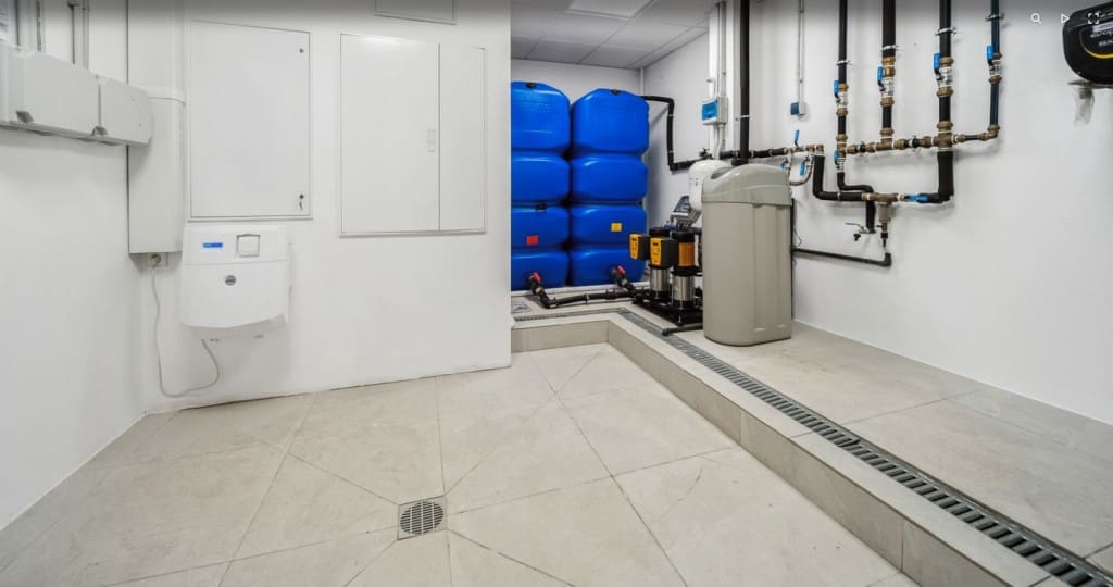 6 slaapkamer Villa te koop in Marbesa met zwembad garage - € 3.695.000 (Ref: 8775891)