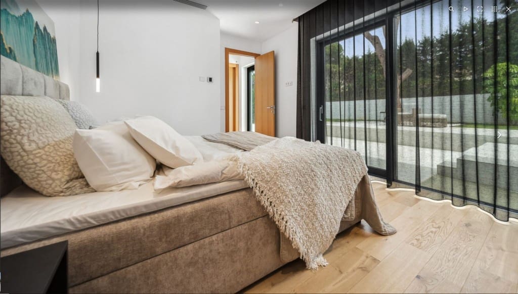 6 slaapkamer Villa te koop in Marbesa met zwembad garage - € 3.695.000 (Ref: 8775891)