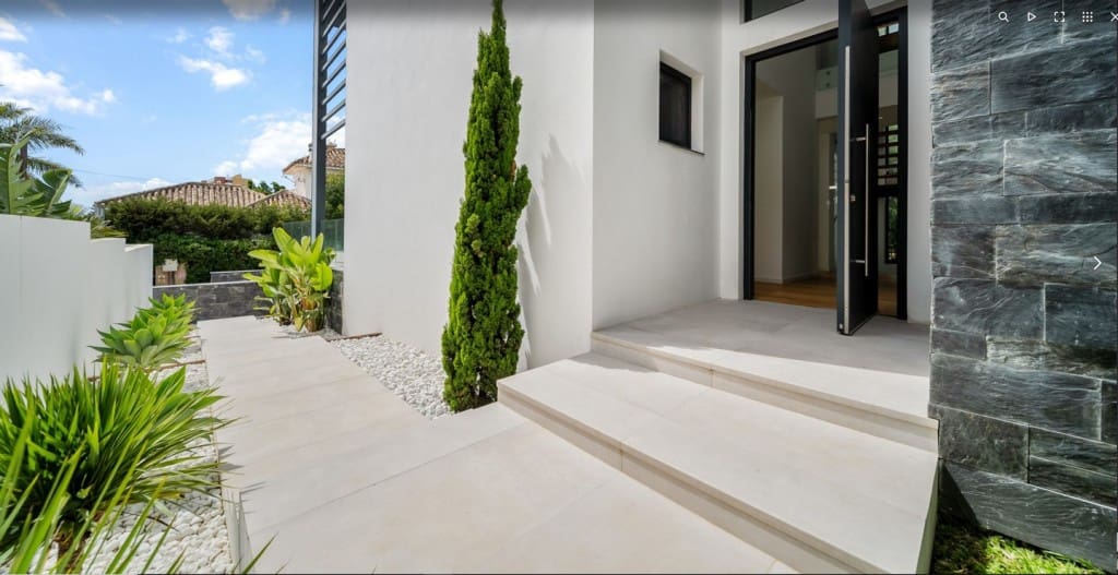 6 slaapkamer Villa te koop in Marbesa met zwembad garage - € 3.695.000 (Ref: 8775891)