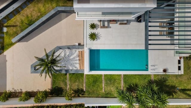 4 bedroom Villa for sale in Marbesa, Marbella with pool garage - € 3,890,000 (Ref: 8791942)