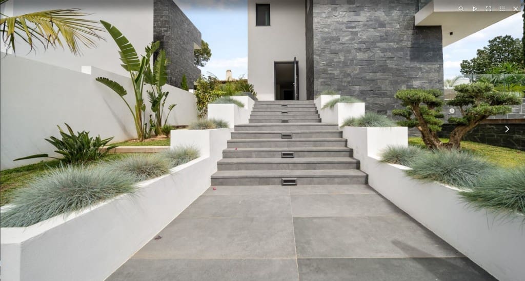 4 bedroom Villa for sale in Marbesa with pool garage - € 3,890,000 (Ref: 8791942)