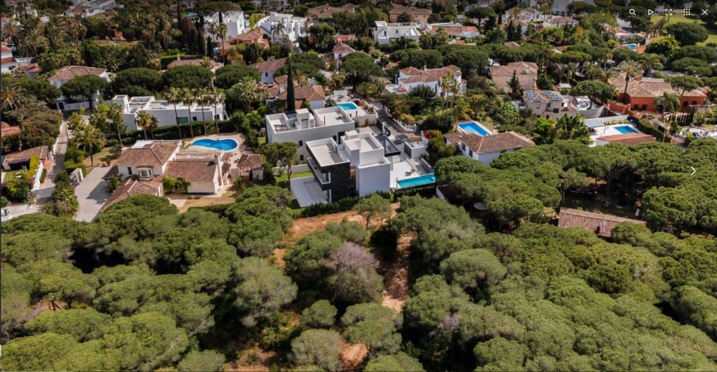 4 bedroom Villa for sale in Marbesa with pool garage - € 3,890,000 (Ref: 8791942)