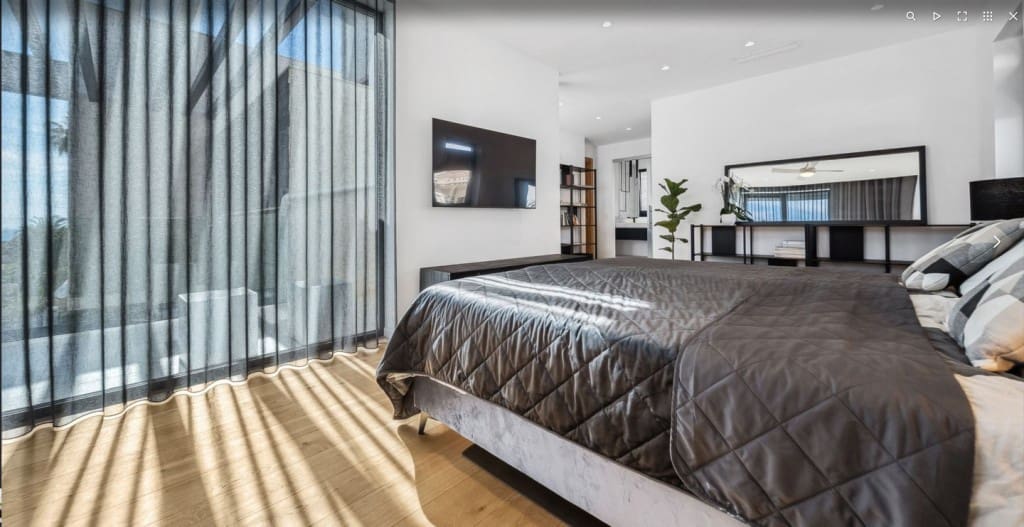 4 bedroom Villa for sale in Marbesa with pool garage - € 3,890,000 (Ref: 8791942)