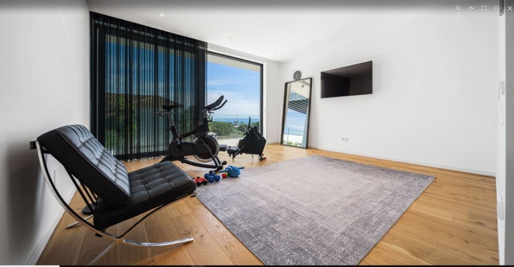 4 bedroom Villa for sale in Marbesa with pool garage - € 3,890,000 (Ref: 8791942)