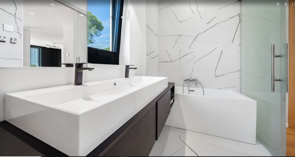 4 bedroom Villa for sale in Marbesa with pool garage - € 3,890,000 (Ref: 8791942)