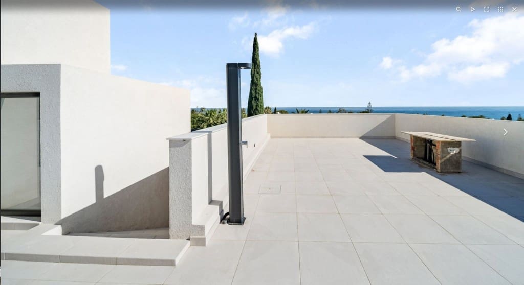 4 bedroom Villa for sale in Marbesa with pool garage - € 3,890,000 (Ref: 8791942)