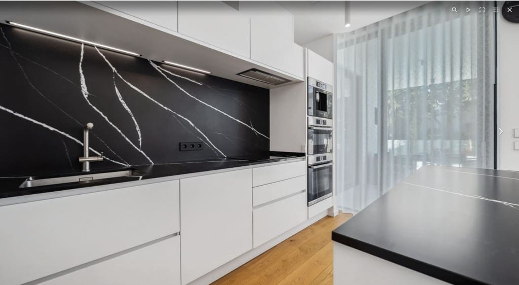 4 bedroom Villa for sale in Marbesa with pool garage - € 3,890,000 (Ref: 8791942)