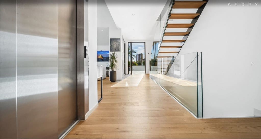 4 bedroom Villa for sale in Marbesa with pool garage - € 3,890,000 (Ref: 8791942)