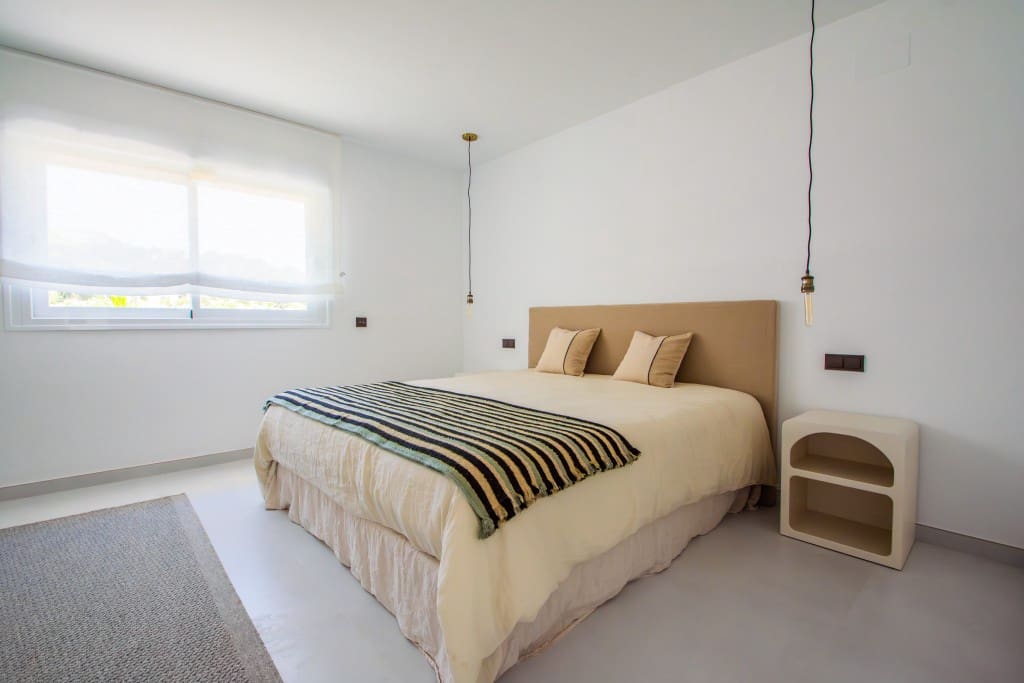 4 bedroom Villa for sale in La Mairena with pool garage - € 2,195,000 (Ref: 8866922)