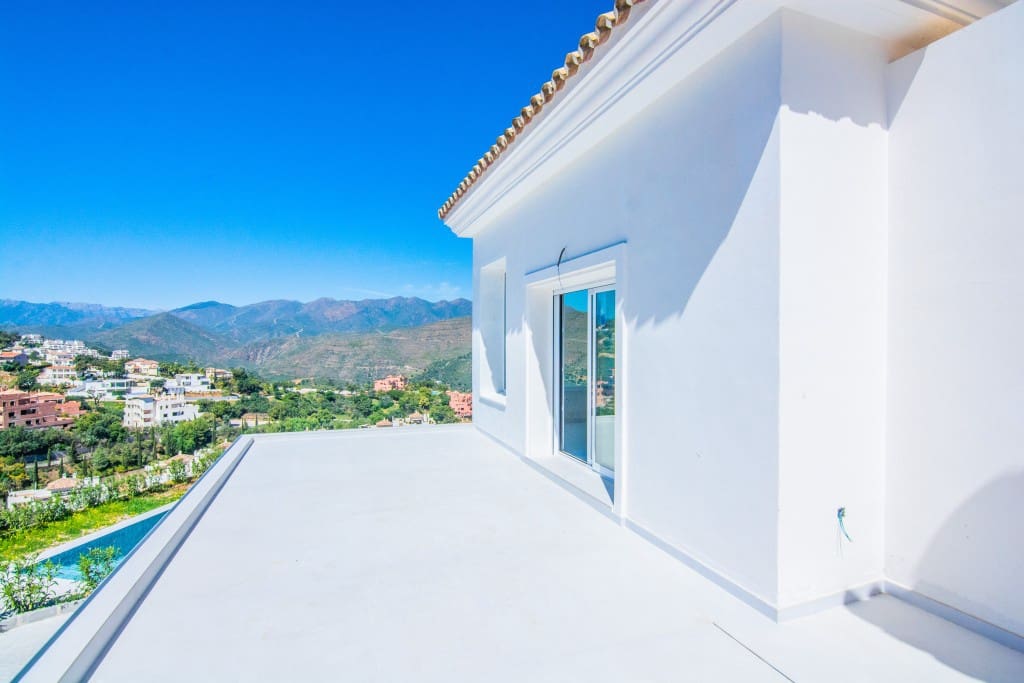 4 bedroom Villa for sale in La Mairena with pool garage - € 2,195,000 (Ref: 8866922)