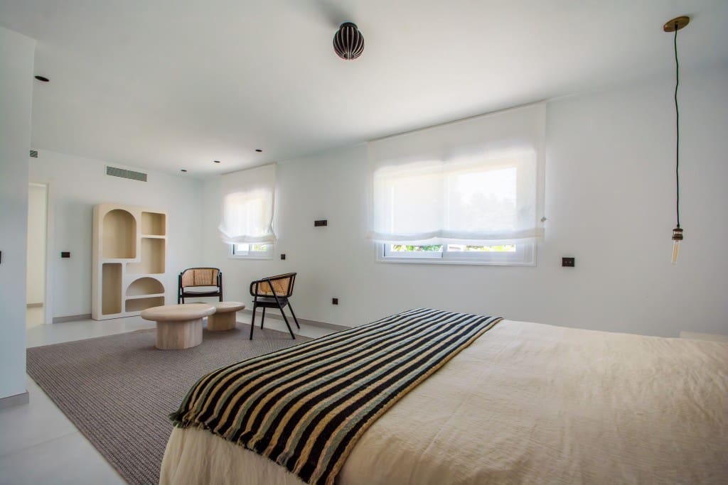 4 bedroom Villa for sale in La Mairena with pool garage - € 2,195,000 (Ref: 8866922)