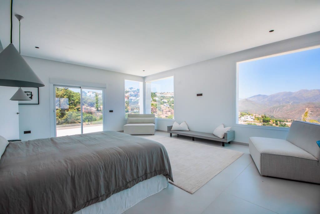 4 bedroom Villa for sale in La Mairena with pool garage - € 2,195,000 (Ref: 8866922)