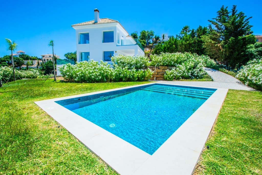 4 bedroom Villa for sale in La Mairena with pool garage - € 2,195,000 (Ref: 8866922)