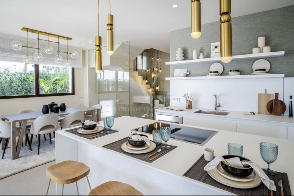 4 bedroom Villa for sale in New Golden Mile with pool - € 4,500,000 (Ref: 8884020)