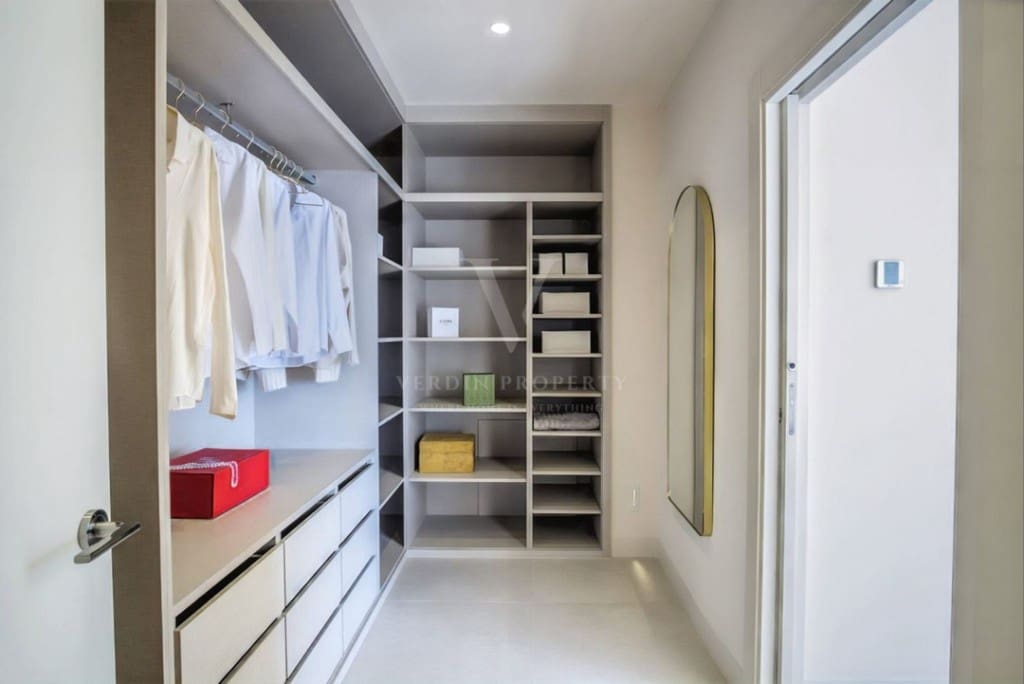 4 bedroom Villa for sale in New Golden Mile with pool - € 4,500,000 (Ref: 8884020)