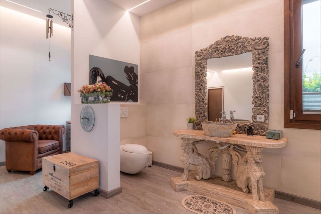 6 bedroom Villa for sale in Benahavis with pool - € 3,950,000 (Ref: 9004632)