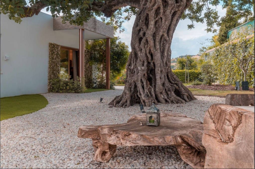 6 bedroom Villa for sale in Benahavis with pool - € 3,950,000 (Ref: 9004632)