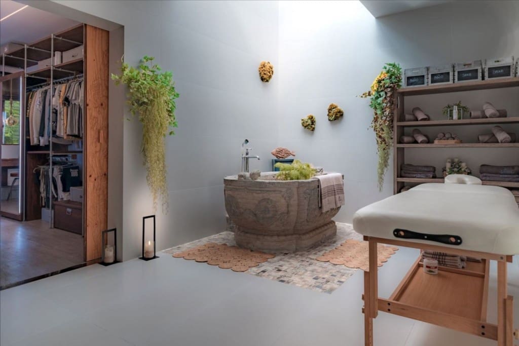 6 bedroom Villa for sale in Benahavis with pool - € 3,950,000 (Ref: 9004632)