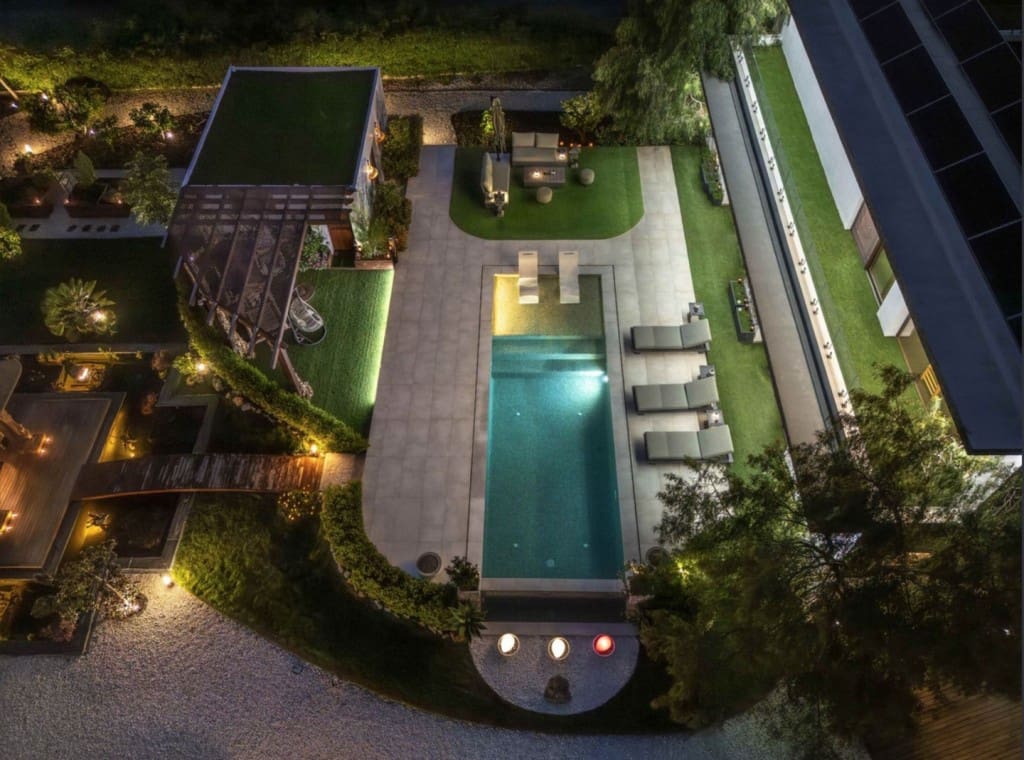 6 bedroom Villa for sale in Benahavis with pool - € 3,950,000 (Ref: 9004632)