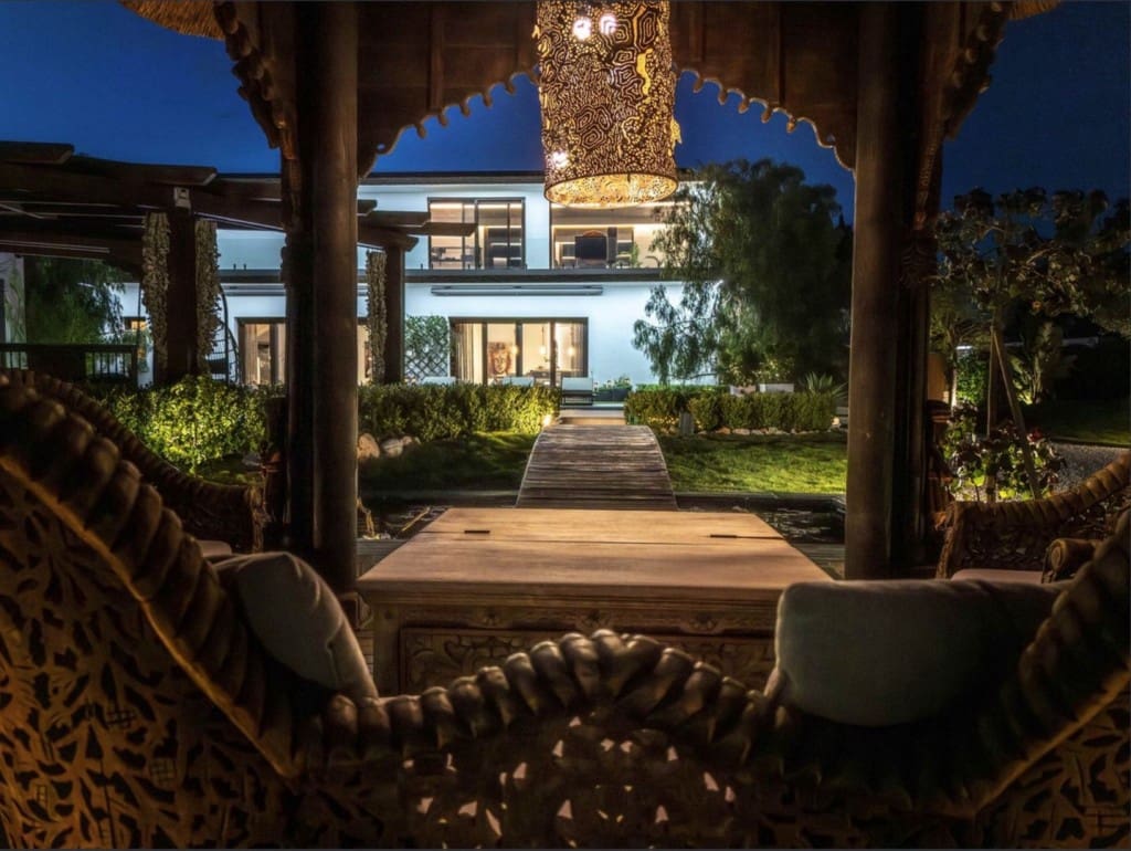 6 bedroom Villa for sale in Benahavis with pool - € 3,950,000 (Ref: 9004632)