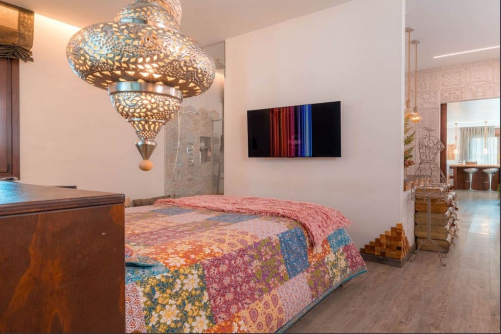 6 bedroom Villa for sale in Benahavis with pool - € 3,950,000 (Ref: 9004632)