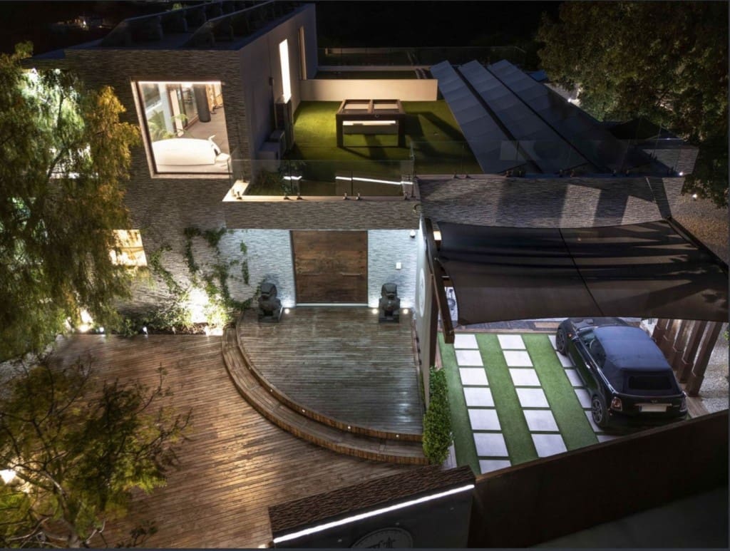 6 bedroom Villa for sale in Benahavis with pool - € 3,950,000 (Ref: 9004632)