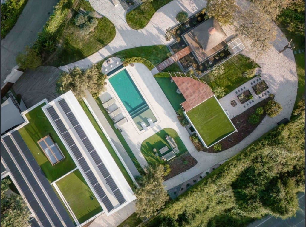 6 bedroom Villa for sale in Benahavis with pool - € 3,950,000 (Ref: 9004632)