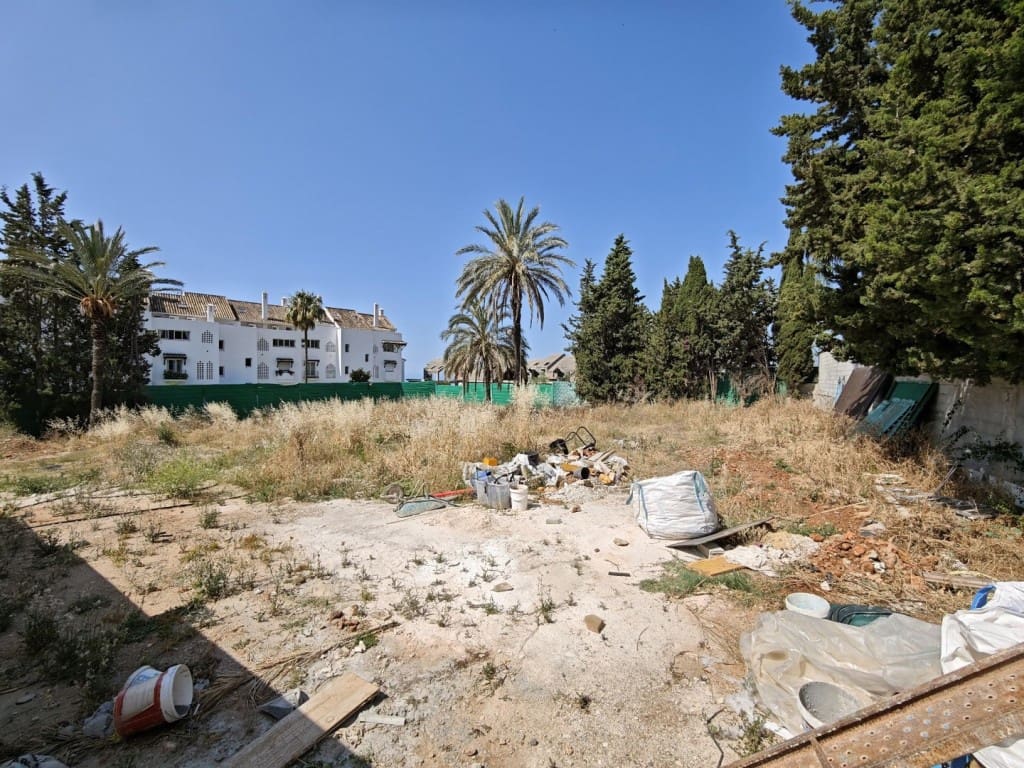 Building Plot for sale in Marbella - € 1,316,000 (Ref: 9042047)