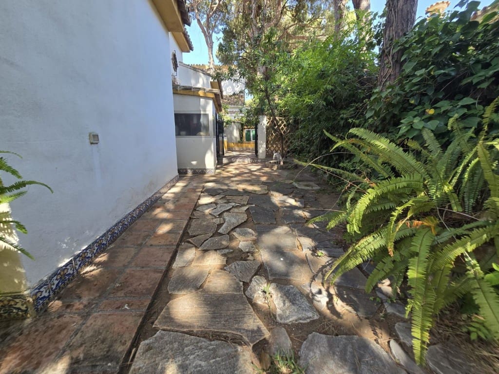 4 soveværelse Villa til salg i Calahonda med swimmingpool - € 890.000 (Ref: 9104331)